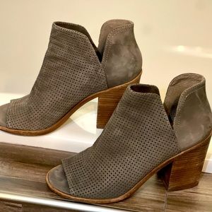 Steve Madden suede booties